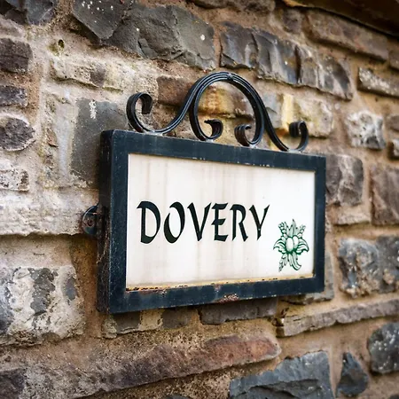 The Dovery At Ingmire Hall - In The Stately Grounds * セドバーグ